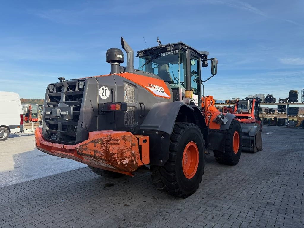 Hitachi ZW 180-6 - Chargeuse sur pneus: photos 5 Hitachi ZW 180-6 - Chargeuse sur pneus: photos 5