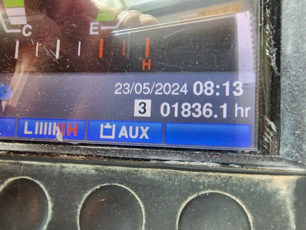 Mini pelle TAKEUCHI TB260: photos 8