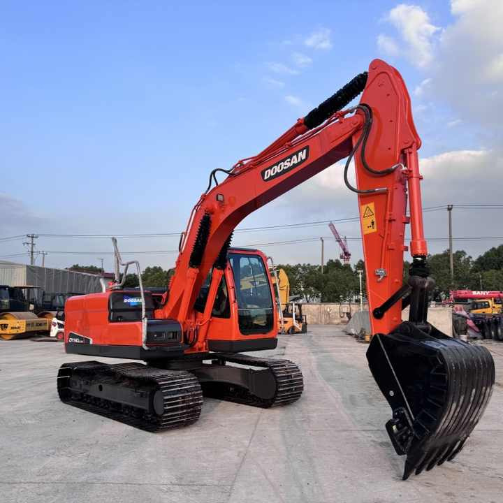 14 Ton Original Korea Used Doosan DX140LC-9c DX 140 150 225 300 Hydraulic Crawler Excavators in Good Condition Doosan140 - Pelle: photos 5 14 Ton Original Korea Used Doosan DX140LC-9c DX 140 150 225 300 Hydraulic Crawler Excavators in Good Condition Doosan140 - Pelle: photos 5