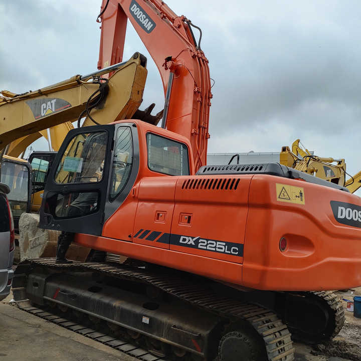 Awesome Performance Korea Imported Small Scale Used Doosan Dh60 Dh55 Dh150 Dx60 Dx225 Excavator in China - Pelle sur chenille: photos 1 Awesome Performance Korea Imported Small Scale Used Doosan Dh60 Dh55 Dh150 Dx60 Dx225 Excavator in China - Pelle sur chenille: photos 1