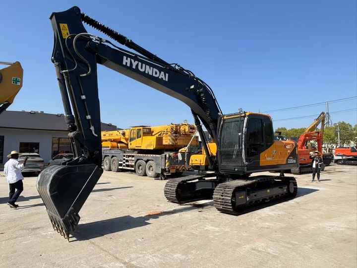Cheap Price Original Used Hyundai 220 Excavator Hyundai 220LC-9s 220lc Excavator for Sale in Stock Secondhand Digger - Pelle: photos 4 Cheap Price Original Used Hyundai 220 Excavator Hyundai 220LC-9s 220lc Excavator for Sale in Stock Secondhand Digger - Pelle: photos 4
