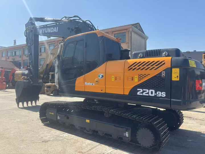 Cheap Price Original Used Hyundai 220 Excavator Hyundai 220LC-9s 220lc Excavator for Sale in Stock Secondhand Digger - Pelle: photos 2 Cheap Price Original Used Hyundai 220 Excavator Hyundai 220LC-9s 220lc Excavator for Sale in Stock Secondhand Digger - Pelle: photos 2