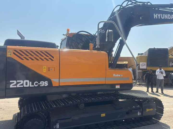 Heavy-duty Original Used Hyundai 220 Excavator Hyundai 220LC-9s 220LC-7 220lc Excavator for Sale in Stock - Pelle: photos 5 Heavy-duty Original Used Hyundai 220 Excavator Hyundai 220LC-9s 220LC-7 220lc Excavator for Sale in Stock - Pelle: photos 5