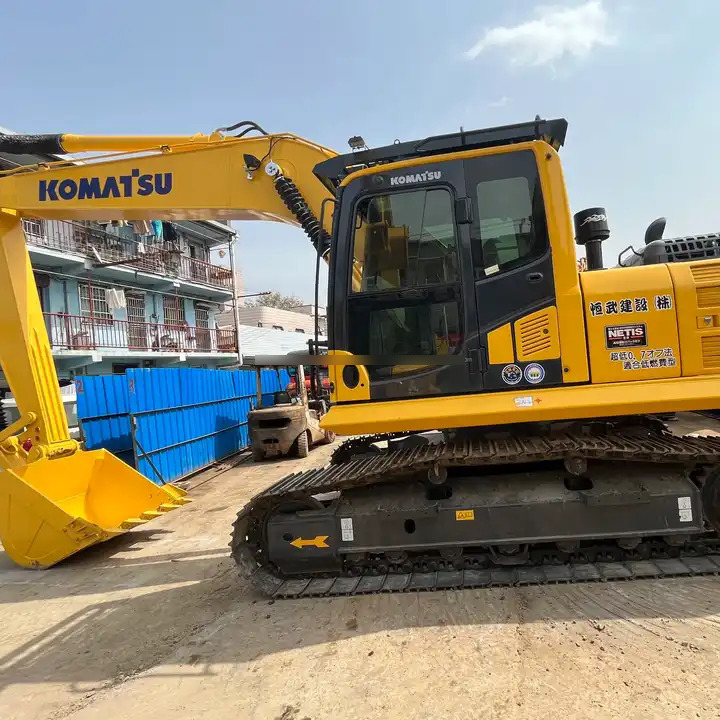 Hot sell  japan origin used 20Ton komatsu Excavator PC 220-8/ pc 200-8 in stock for sale - Pelle sur chenille: photos 1 Hot sell  japan origin used 20Ton komatsu Excavator PC 220-8/ pc 200-8 in stock for sale - Pelle sur chenille: photos 1