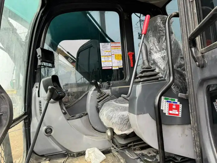 Large Second-Hand Excavators Kobelco Sk200 SK210 20ton with EPA and CE on Sale in Japan - Pelle: photos 5 Large Second-Hand Excavators Kobelco Sk200 SK210 20ton with EPA and CE on Sale in Japan - Pelle: photos 5