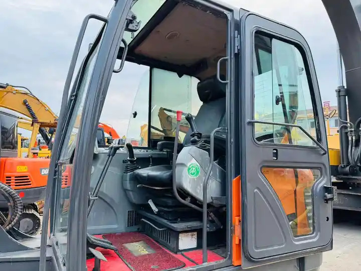 Pelle sur chenille Nice Performance 6t Small Used Excavator,Original Korea Doosan Used Excavators Doosan Dx60 For Sale In Shanghai: photos 6
