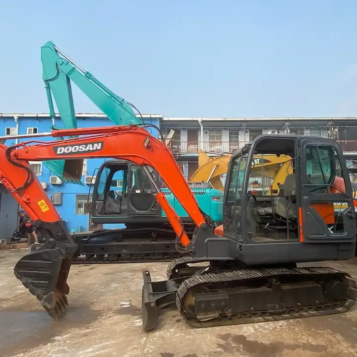ON SALE Doosan 6ton dx60 Used excavator on sale in stock - Pelle sur chenille: photos 1 ON SALE Doosan 6ton dx60 Used excavator on sale in stock - Pelle sur chenille: photos 1