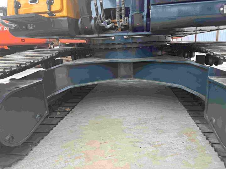 Original Used Korea  22ton Hyundai 220lc-9s 225lc-9t Excavator for Sale in Good Condition and Low Working Time - Pelle: photos 4 Original Used Korea  22ton Hyundai 220lc-9s 225lc-9t Excavator for Sale in Good Condition and Low Working Time - Pelle: photos 4