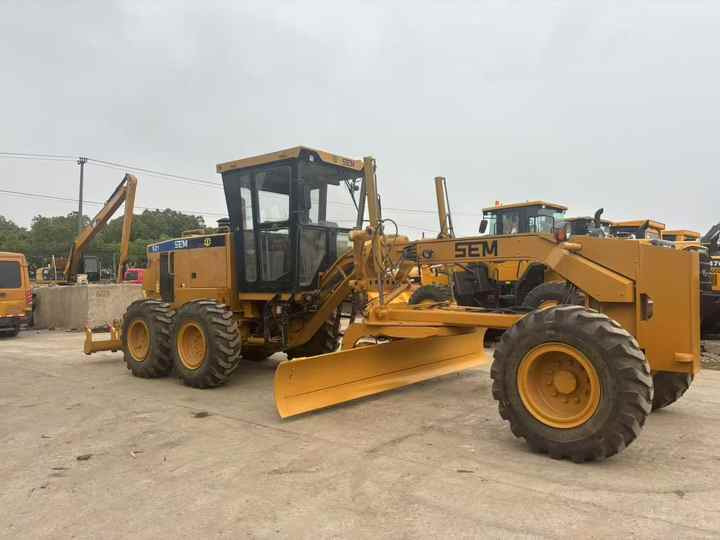 Second Hand SEM921 Motor Grader / Second Hand Motor Grader Sem 921 922 919 SEM Motor Grader for Sale - Niveleuse: photos 2 Second Hand SEM921 Motor Grader / Second Hand Motor Grader Sem 921 922 919 SEM Motor Grader for Sale - Niveleuse: photos 2