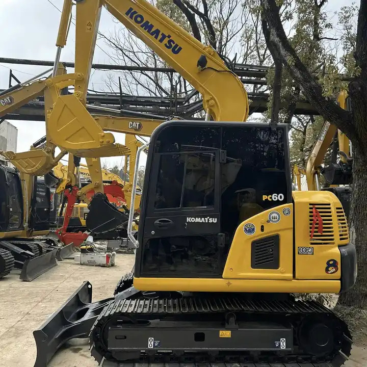 Used Komatsu PC 60-7 with Good Condition in Shanghai - Pelle: photos 1 Used Komatsu PC 60-7 with Good Condition in Shanghai - Pelle: photos 1