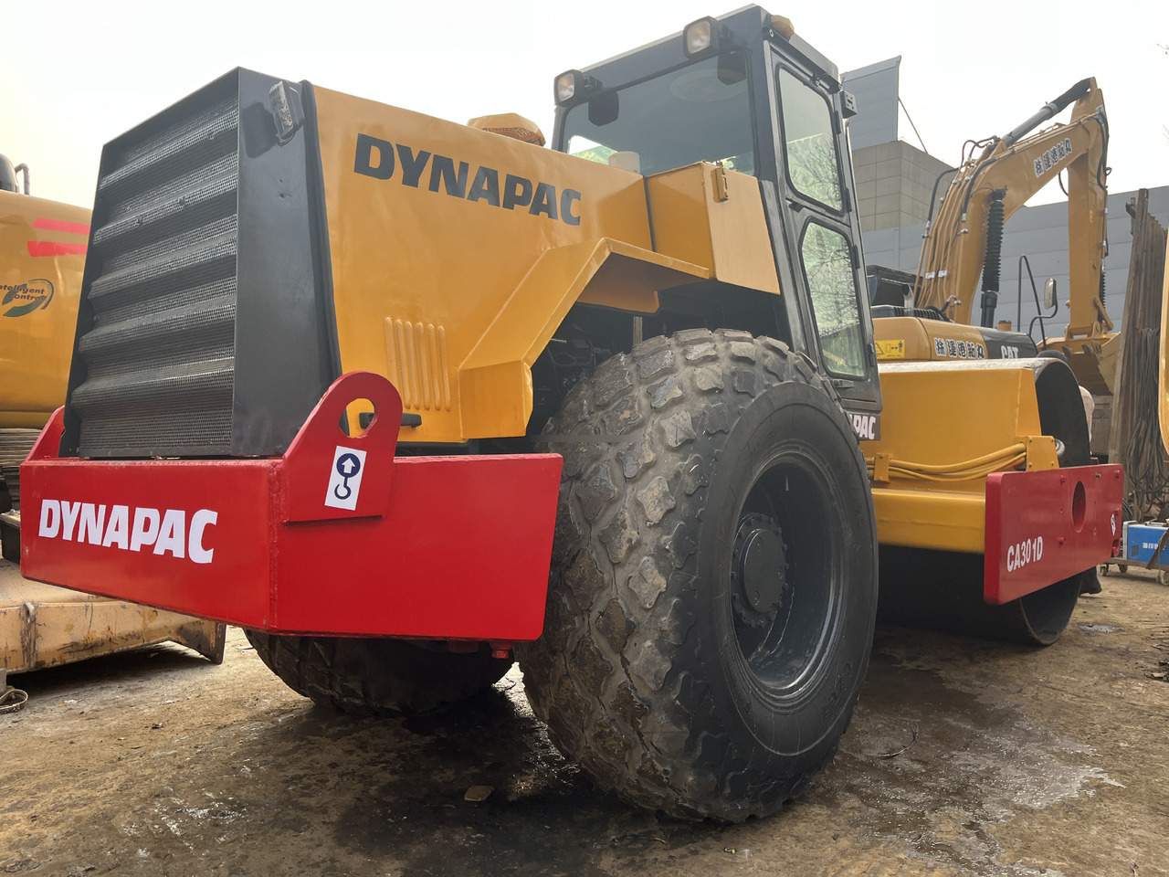 Used Original Dynapac Ca301d Road Rooller in high quality and cheap price with good operating in shanghai for Sale - Compacteur à pieds de mouton/ Monocylindre: photos 5 Used Original Dynapac Ca301d Road Rooller in high quality and cheap price with good operating in shanghai for Sale - Compacteur à pieds de mouton/ Monocylindre: photos 5