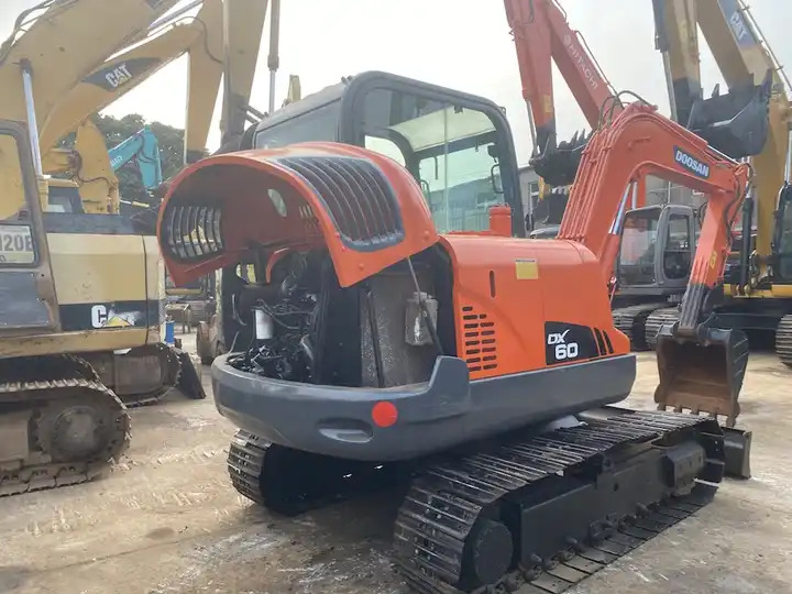 Used doosan 6ton dx60 excavator on sale in stock - Pelle sur chenille: photos 3 Used doosan 6ton dx60 excavator on sale in stock - Pelle sur chenille: photos 3