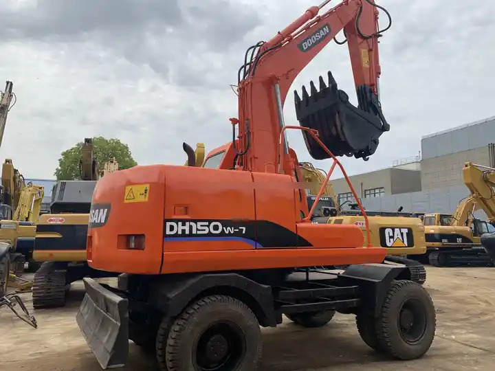 Wheel digging excavator Used DOOSAN150W DH150W DH150W-7 / second-hand KOREA engine DOOSAN DH 150 150W-7 DOOSAN150 - Pelle sur chenille: photos 2 Wheel digging excavator Used DOOSAN150W DH150W DH150W-7 / second-hand KOREA engine DOOSAN DH 150 150W-7 DOOSAN150 - Pelle sur chenille: photos 2