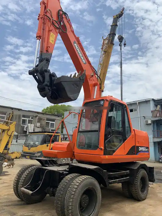 Wheel digging excavator Used DOOSAN150W DH150W DH150W-7 / second-hand KOREA engine DOOSAN DH 150 150W-7 DOOSAN150 - Pelle sur chenille: photos 3 Wheel digging excavator Used DOOSAN150W DH150W DH150W-7 / second-hand KOREA engine DOOSAN DH 150 150W-7 DOOSAN150 - Pelle sur chenille: photos 3