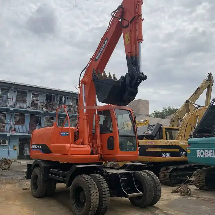 Wheel digging excavator Used DOOSAN150W DH150W DH150W-7 / second-hand KOREA engine DOOSAN DH 150 150W-7 DOOSAN150 - Pelle sur chenille: photos 1 Wheel digging excavator Used DOOSAN150W DH150W DH150W-7 / second-hand KOREA engine DOOSAN DH 150 150W-7 DOOSAN150 - Pelle sur chenille: photos 1