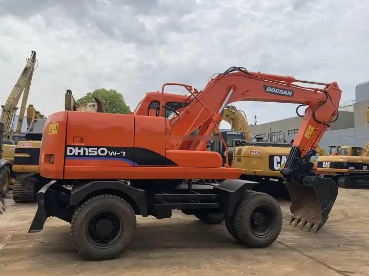 Wheel digging excavator Used DOOSAN150W DH150W DH150W-7 / second-hand KOREA engine DOOSAN DH 150 150W-7 DOOSAN150 - Pelle sur chenille: photos 5 Wheel digging excavator Used DOOSAN150W DH150W DH150W-7 / second-hand KOREA engine DOOSAN DH 150 150W-7 DOOSAN150 - Pelle sur chenille: photos 5
