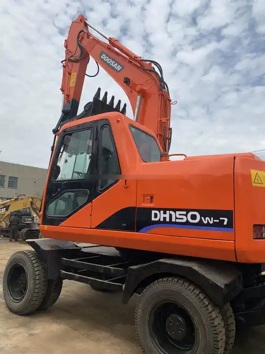 Wheel digging excavator Used DOOSAN150W DH150W DH150W-7 / second-hand KOREA engine DOOSAN DH 150 150W-7 DOOSAN150 - Pelle sur chenille: photos 4 Wheel digging excavator Used DOOSAN150W DH150W DH150W-7 / second-hand KOREA engine DOOSAN DH 150 150W-7 DOOSAN150 - Pelle sur chenille: photos 4