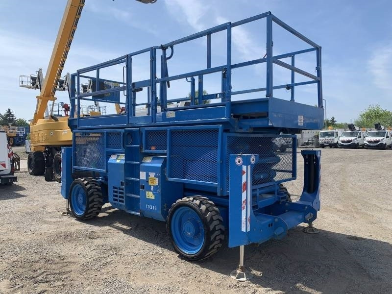 Genie GS4390 - 15,11m, diesel, 4x4 - Nacelle ciseaux: photos 1 Genie GS4390 - 15,11m, diesel, 4x4 - Nacelle ciseaux: photos 1