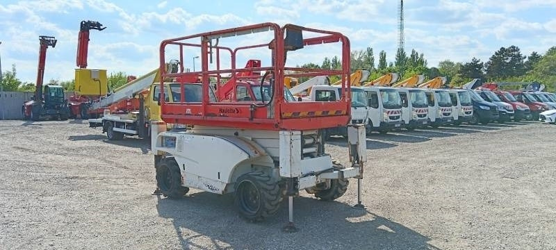Haulotte Compact 10 DX - 4x4 - 10m - diesel - Nacelle ciseaux: photos 1 Haulotte Compact 10 DX - 4x4 - 10m - diesel - Nacelle ciseaux: photos 1