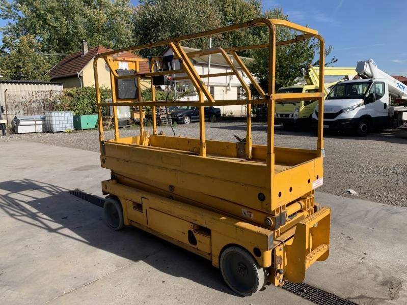 Haulotte Compact 8 - 8m, electric  - Nacelle ciseaux: photos 1 Haulotte Compact 8 - 8m, electric  - Nacelle ciseaux: photos 1