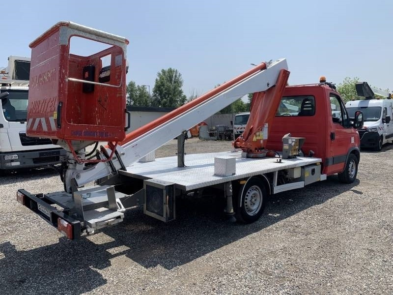 Camion avec nacelle Iveco Daily Multitel 160 ALU DS - 16m: photos 6