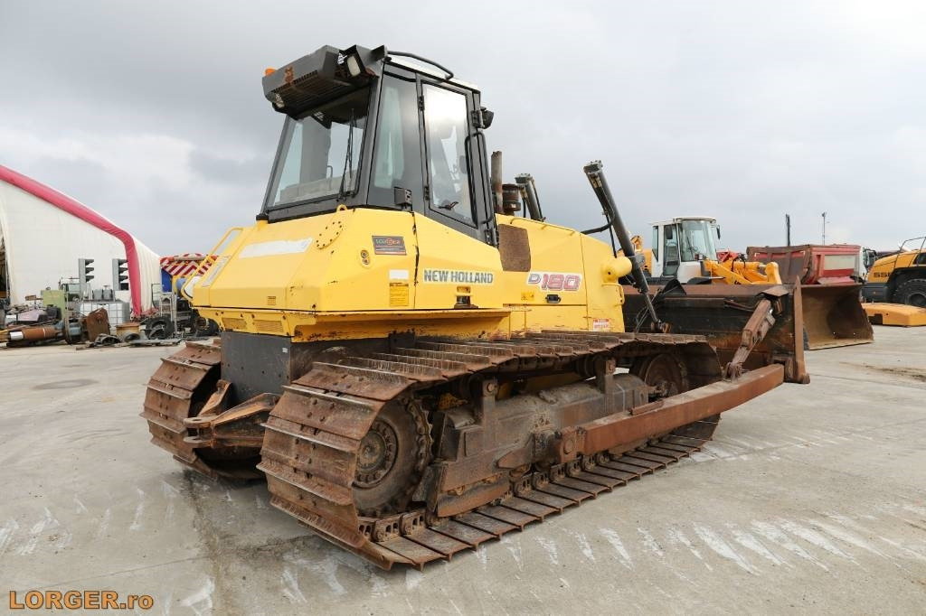 New Holland D 180 - Bulldozer: photos 2 New Holland D 180 - Bulldozer: photos 2