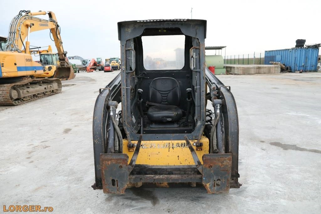 New Holland L 215 - Mini chargeuse: photos 5 New Holland L 215 - Mini chargeuse: photos 5