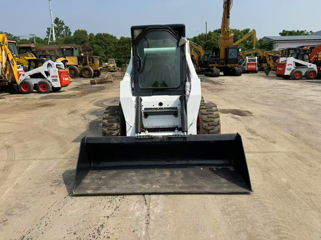 BOBCAT - Mini chargeuse: photos 2 BOBCAT - Mini chargeuse: photos 2