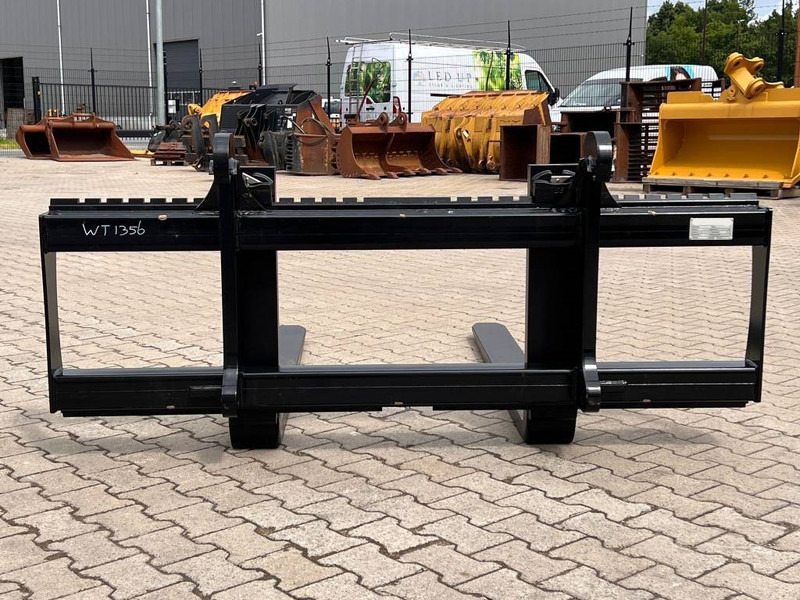 Volvo L60 / 70 / 90 / 110 8 tons Palletforks Palletvorken / Palletgabel - Fourches pour Engins de chantier: photos 4 Volvo L60 / 70 / 90 / 110 8 tons Palletforks Palletvorken / Palletgabel - Fourches pour Engins de chantier: photos 4