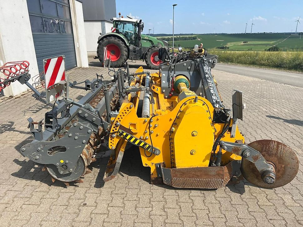 J.Reiff Sarl
Herr Stefan Neukirch - 77 Z.I in den - Outils du sol: photos 3 J.Reiff Sarl
Herr Stefan Neukirch - 77 Z.I in den - Outils du sol: photos 3