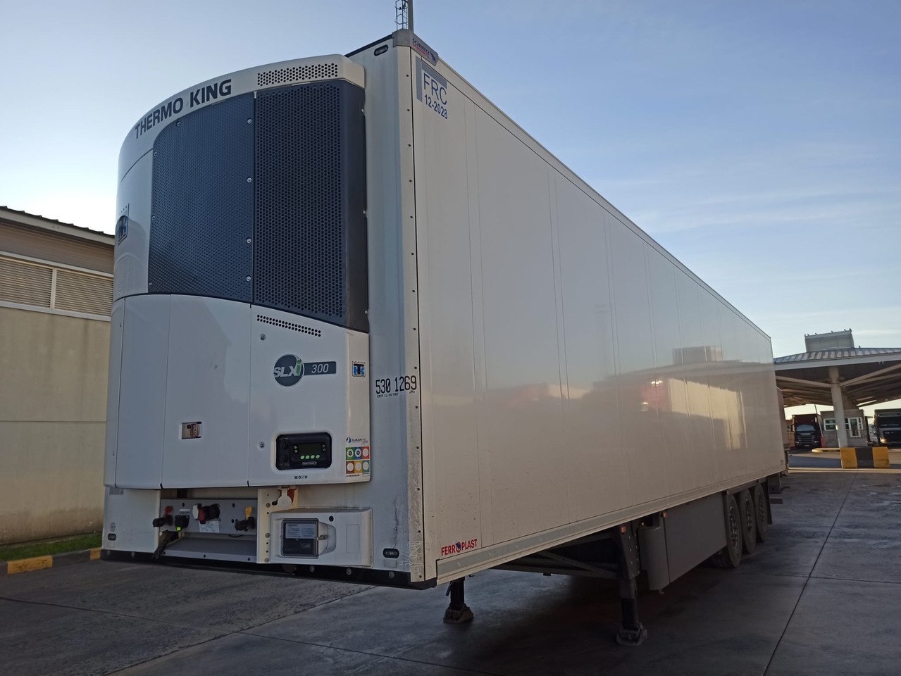 SCHMITZ CARGOBULL ThermoKing SKO 24/L - 13.4 FP COOL V7 FP 60 SMART - Semi-remorque frigorifique: photos 1 SCHMITZ CARGOBULL ThermoKing SKO 24/L - 13.4 FP COOL V7 FP 60 SMART - Semi-remorque frigorifique: photos 1