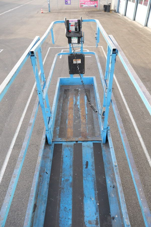 Camion avec nacelle Genie SCHERENHEBEBÜHNE GENIE GS 2632 nur 542 H: photos 15