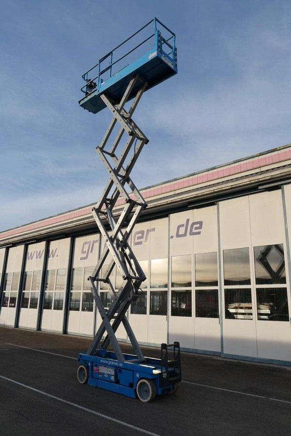 Camion avec nacelle Genie SCHERENHEBEBÜHNE GENIE GS 2632 nur 542 H: photos 16