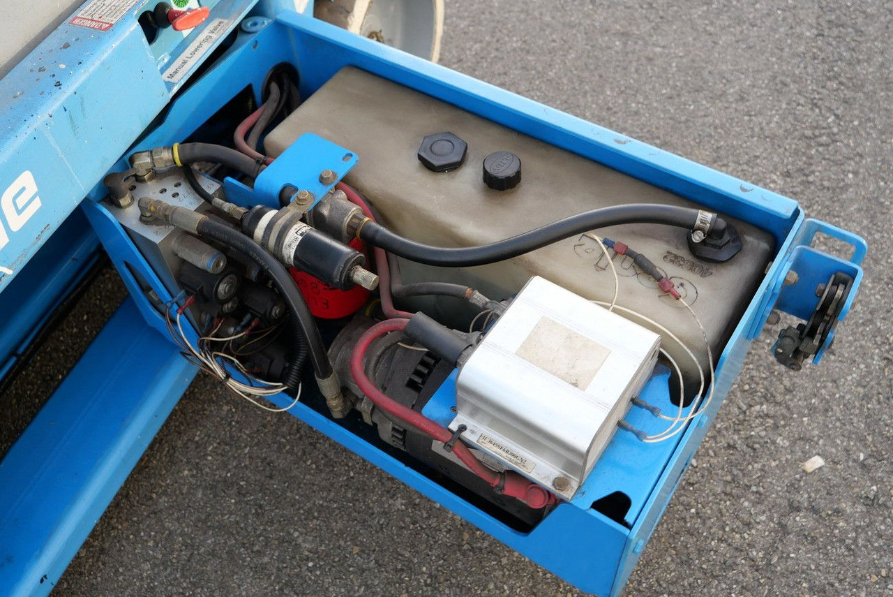 Camion avec nacelle Genie SCHERENHEBEBÜHNE GENIE GS 2632 nur 542 H: photos 10