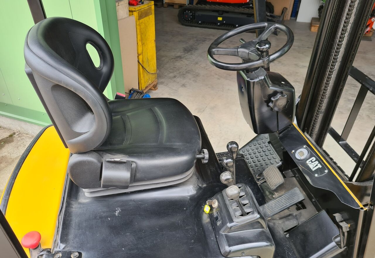 Caterpillar 15 - Chariot élévateur: photos 4 Caterpillar 15 - Chariot élévateur: photos 4