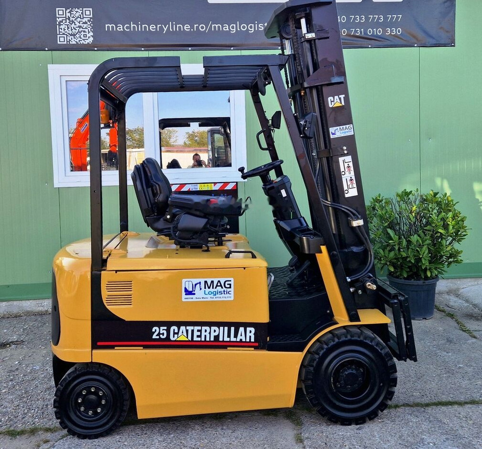 Caterpillar EP25 - Chariot à mât rétractable: photos 4 Caterpillar EP25 - Chariot à mât rétractable: photos 4