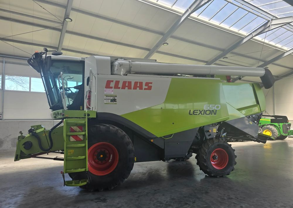 Claas Lexion 650 - Moissonneuse-batteuse: photos 1 Claas Lexion 650 - Moissonneuse-batteuse: photos 1