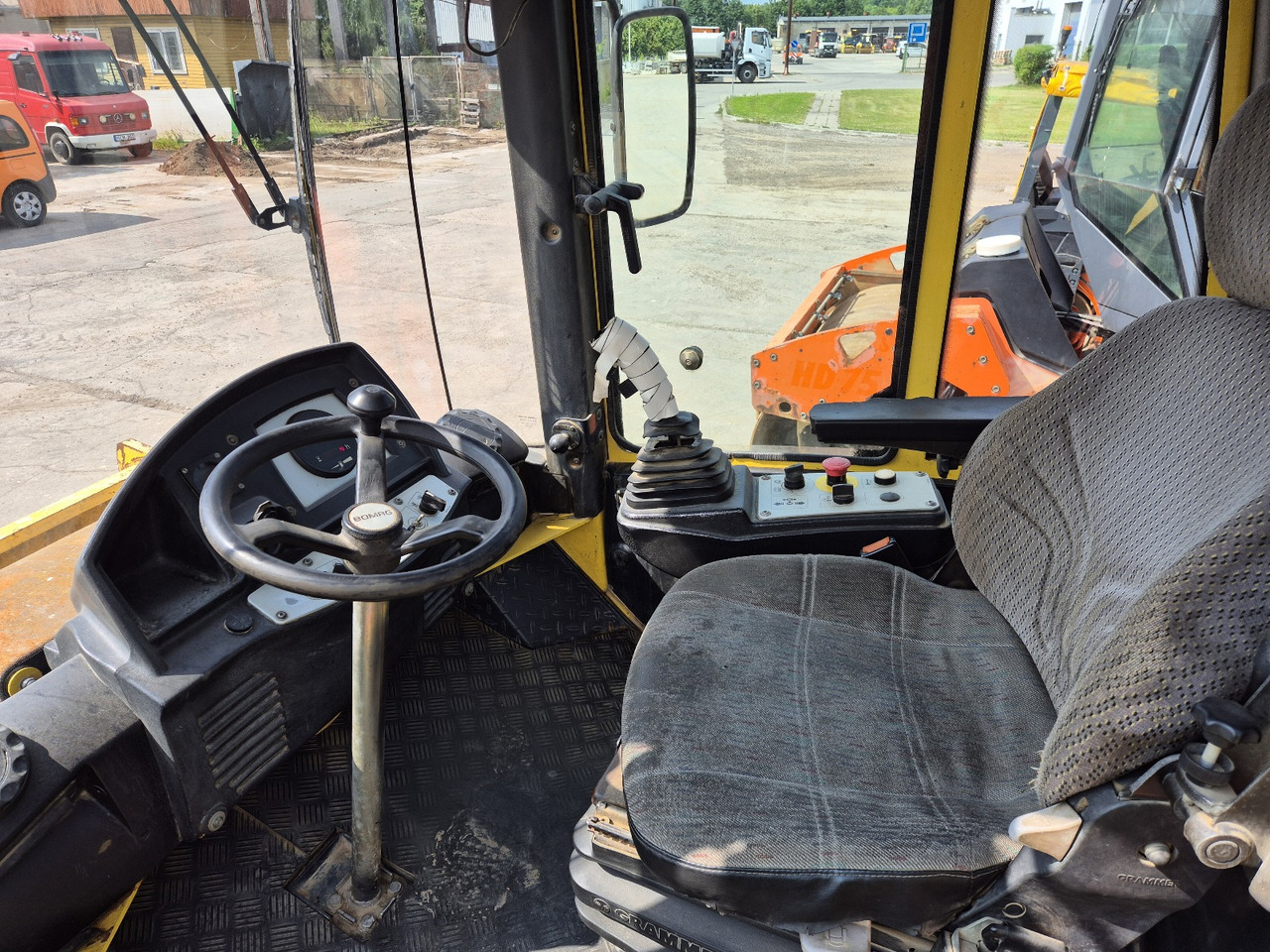 BOMAG BW211 D-4 - Compacteur à pieds de mouton/ Monocylindre: photos 5 BOMAG BW211 D-4 - Compacteur à pieds de mouton/ Monocylindre: photos 5