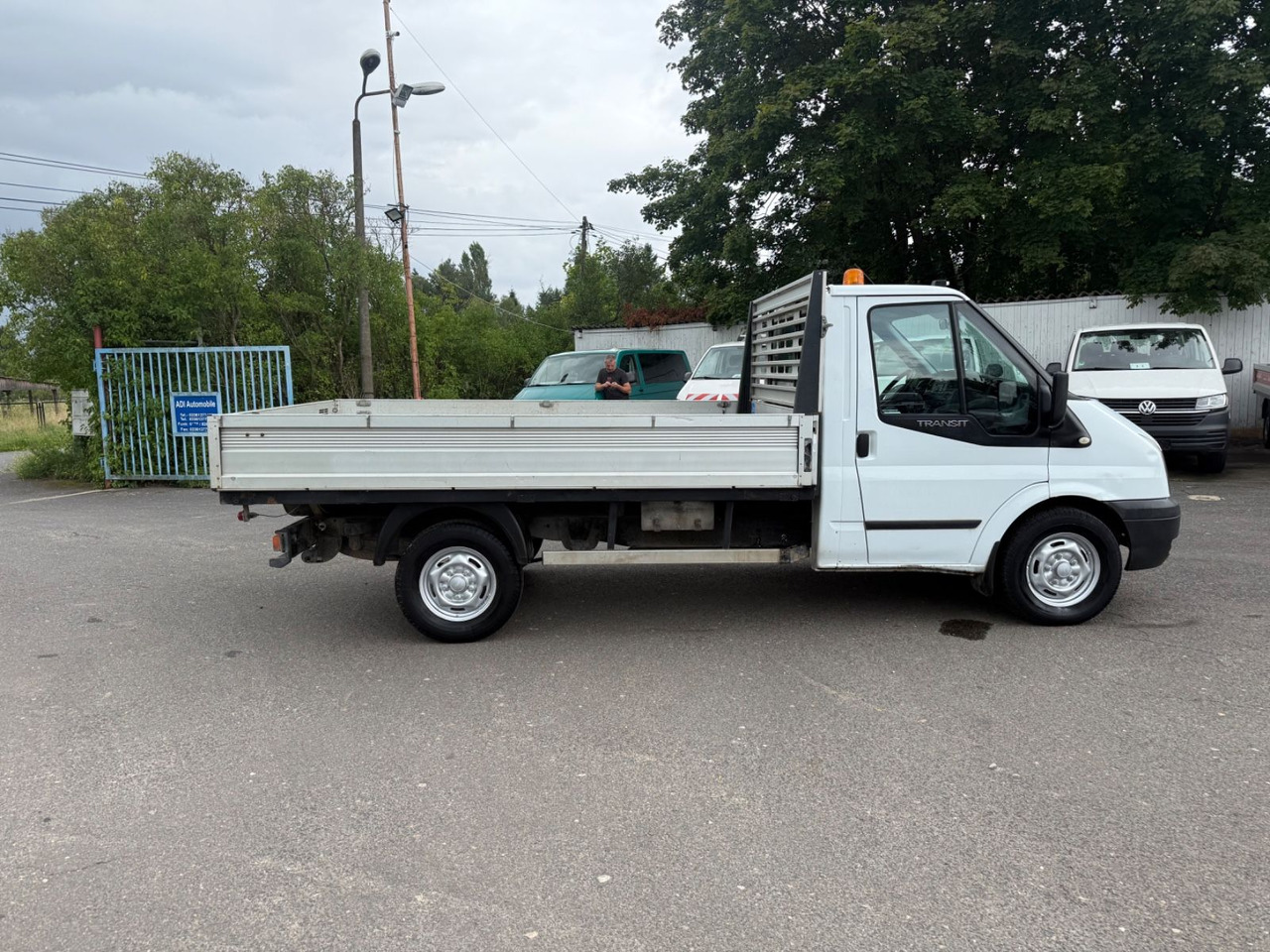 Ford Transit Pritsche FT 350 M Einzelkabine 110 KM - Utilitaire plateau: photos 3 Ford Transit Pritsche FT 350 M Einzelkabine 110 KM - Utilitaire plateau: photos 3
