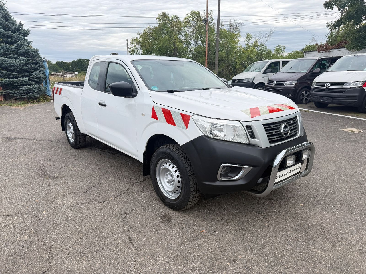Nissan Navara NP300 Visia King Cab 4x4 - SUV: photos 2 Nissan Navara NP300 Visia King Cab 4x4 - SUV: photos 2
