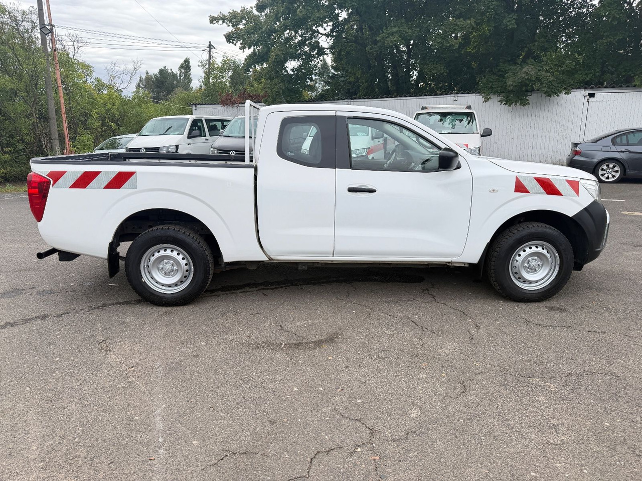 Nissan Navara NP300 Visia King Cab 4x4 - SUV: photos 5 Nissan Navara NP300 Visia King Cab 4x4 - SUV: photos 5