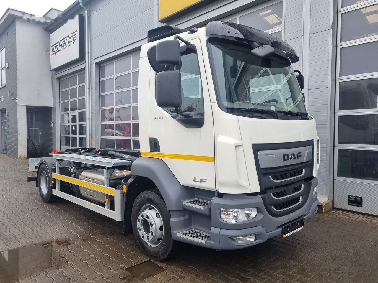 DAF LF 55 260 - Camion ampliroll: photos 2 DAF LF 55 260 - Camion ampliroll: photos 2