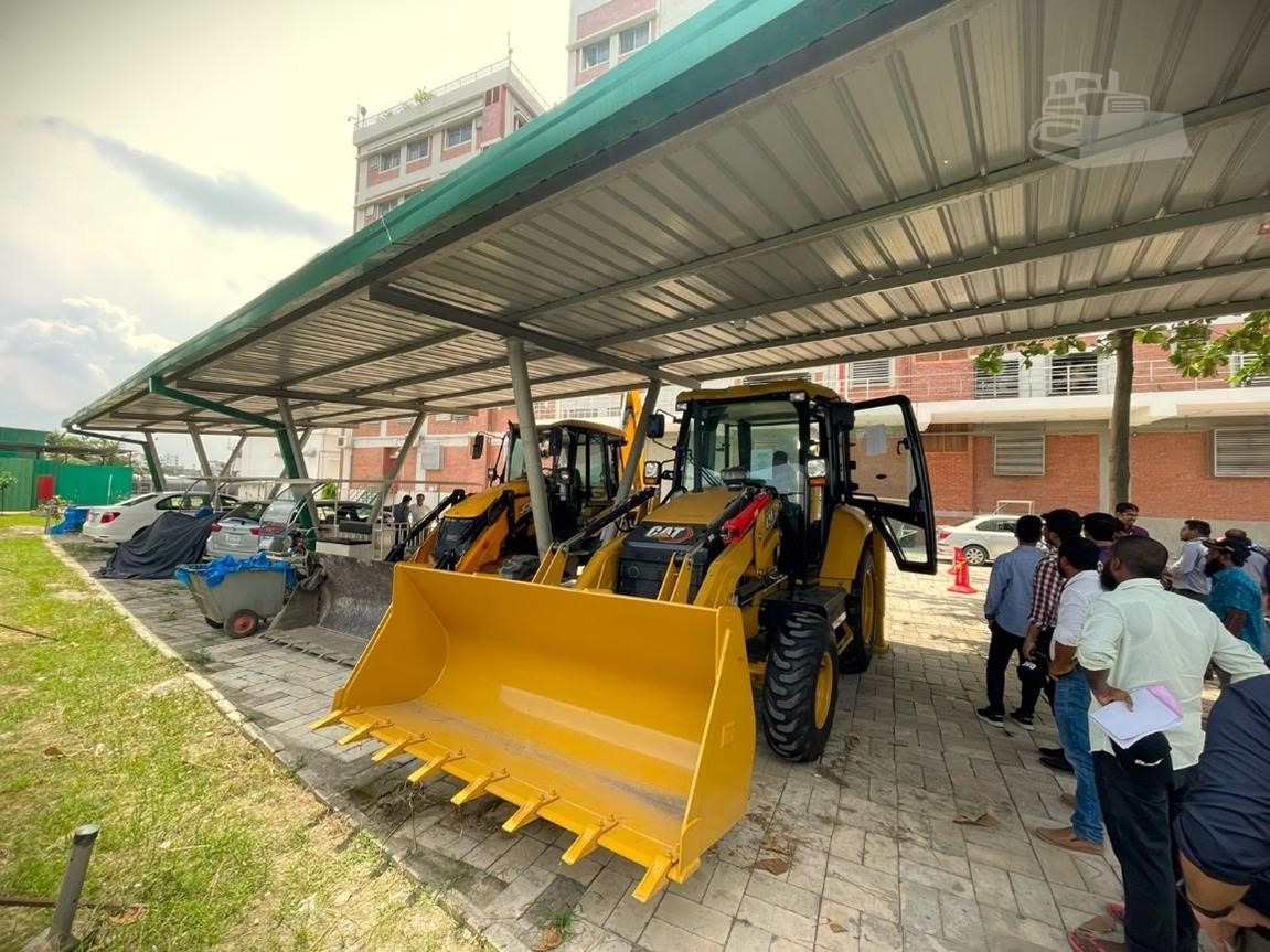 Tractopelle neuf CATERPILLAR 424: photos 6