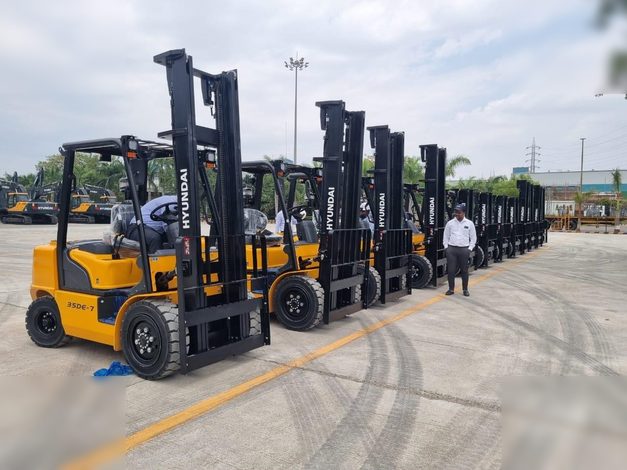 HYUNDAI 35DE-7 - Chariot élévateur: photos 5 HYUNDAI 35DE-7 - Chariot élévateur: photos 5