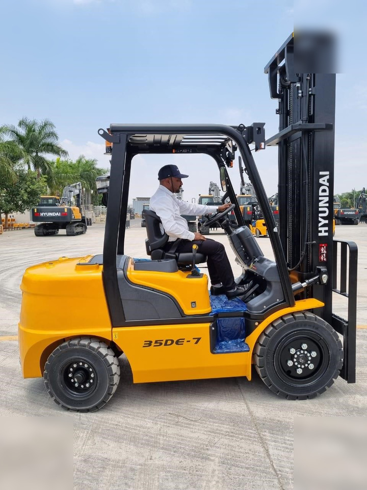 HYUNDAI 35DE-7 - Chariot élévateur: photos 2 HYUNDAI 35DE-7 - Chariot élévateur: photos 2