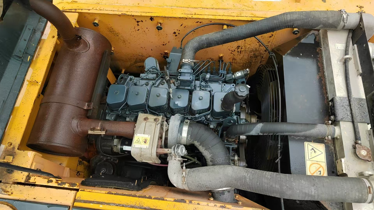 Pelle sur pneus Hyundai 210: photos 7
