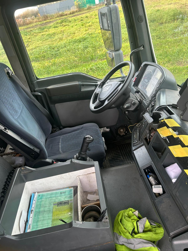 MAN TGA 26.310 - Camion à rideaux coulissants: photos 4 MAN TGA 26.310 - Camion à rideaux coulissants: photos 4