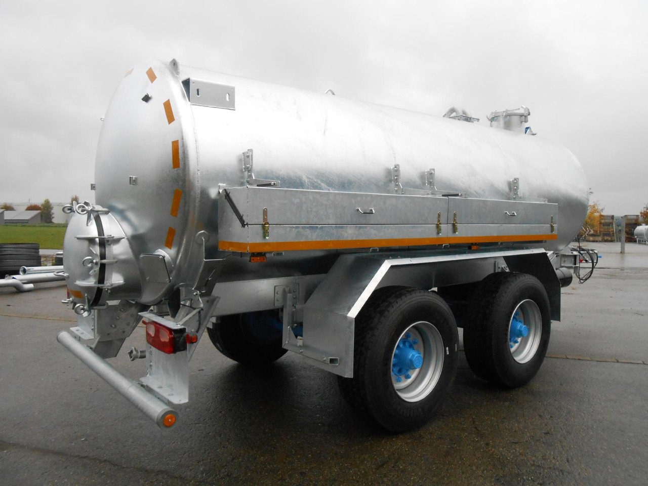 M-Vac 12000l / Wasserfass M-Vac 12000l (12m³) Wasserfass / Wassertank mit 80 km/h Zulassung - Remorque citerne: photos 2 M-Vac 12000l / Wasserfass M-Vac 12000l (12m³) Wasserfass / Wassertank mit 80 km/h Zulassung - Remorque citerne: photos 2