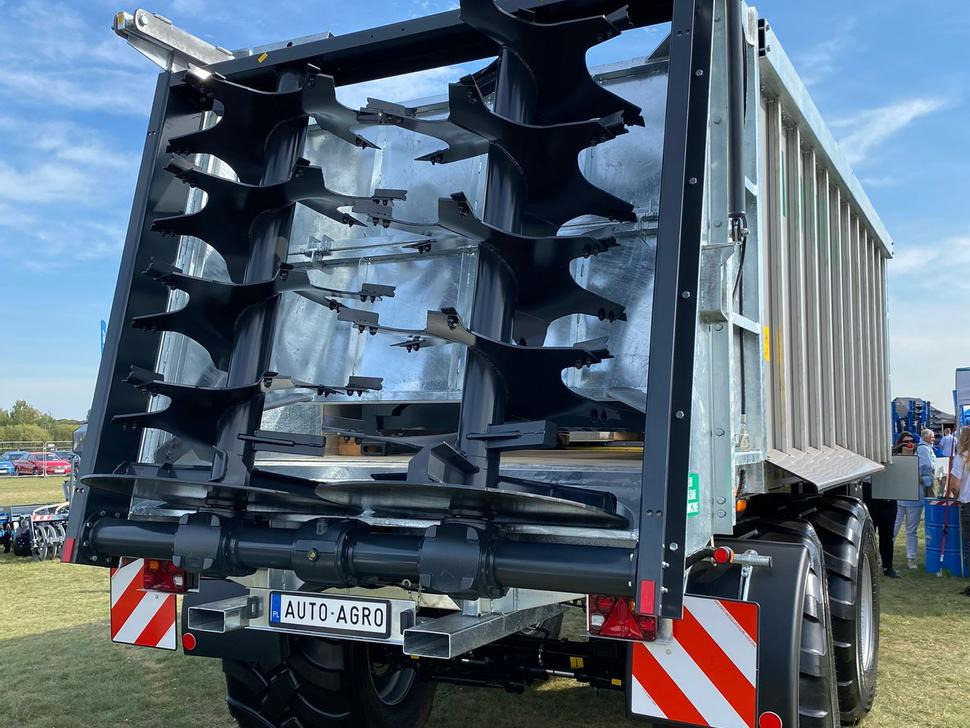 Auto-Agro Miststreuer / Manure spreader / Epandeur à fumier / Rimorchio spandiconcime / Разбрасыватель органических удобрений / Rozrzutnik obornika Tandem N268 - Epandeur à fumier: photos 4 Auto-Agro Miststreuer / Manure spreader / Epandeur à fumier / Rimorchio spandiconcime / Разбрасыватель органических удобрений / Rozrzutnik obornika Tandem N268 - Epandeur à fumier: photos 4