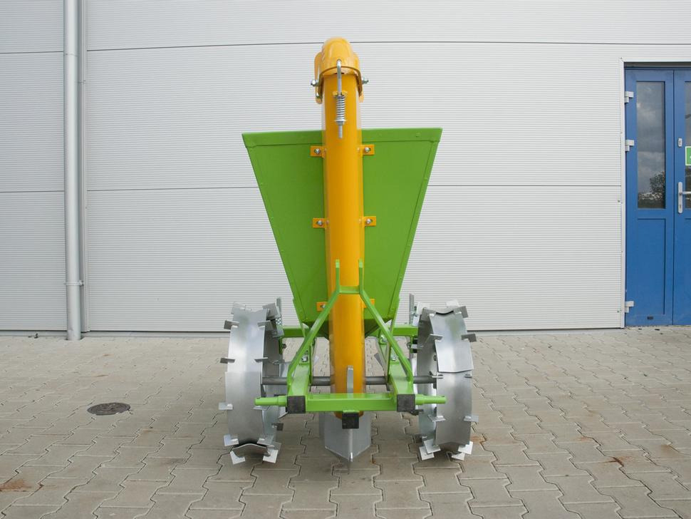 Bomet Kartoffelpflanzmaschine / Potato planter / Planteuse de pomme de terre / Piantapatate / Sadzarka ziemniaków - Planteuse de pommes de terre: photos 1 Bomet Kartoffelpflanzmaschine / Potato planter / Planteuse de pomme de terre / Piantapatate / Sadzarka ziemniaków - Planteuse de pommes de terre: photos 1